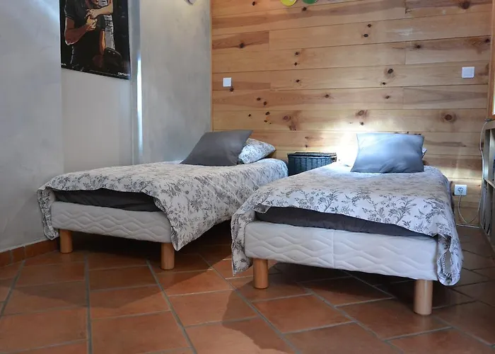 Aux Pays Des Sucs Nyaraló Saint-Hostien