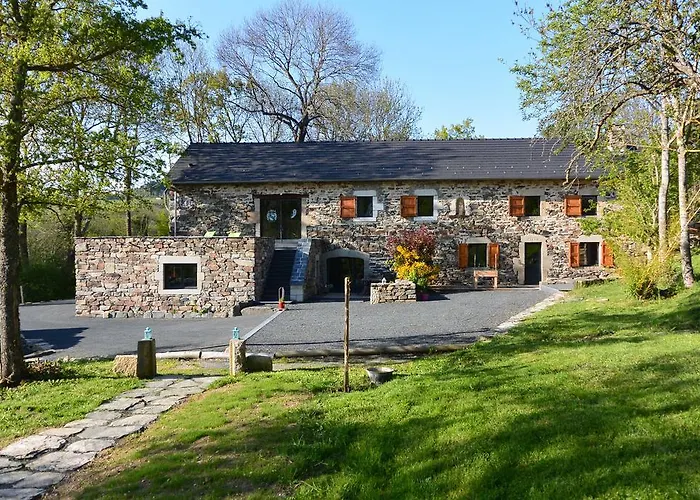 Aux Pays Des Sucs Nyaraló Saint-Hostien