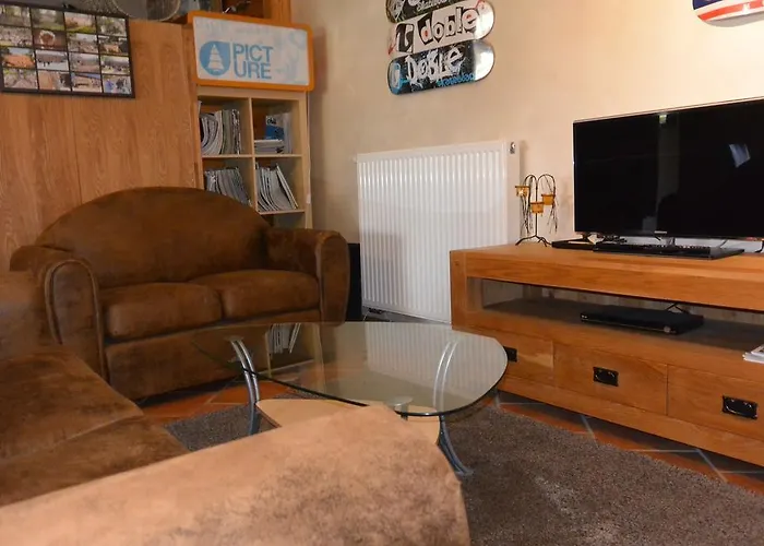 Aux Pays Des Sucs Nyaraló Saint-Hostien