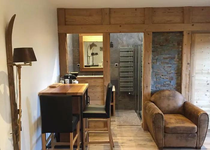 Aux Pays Des Sucs Nyaraló Saint-Hostien